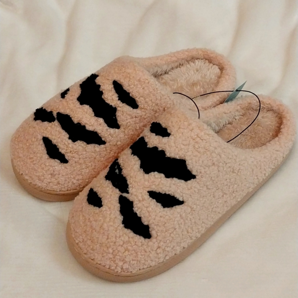 GOTH BLACK BATS PLUSH SLIPPERS size 6-8  womens